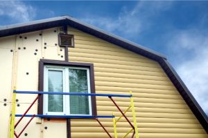 Siding panels mounting over insulation on building wall